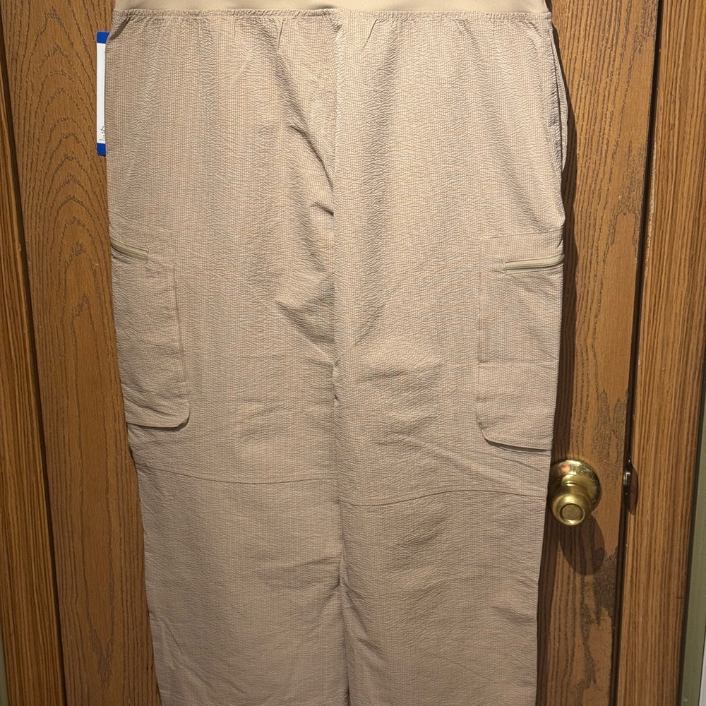 Sage Collective Women's Capri Zip Cargo Pockets Pants in tan. Size Large - Picture 6 of 11